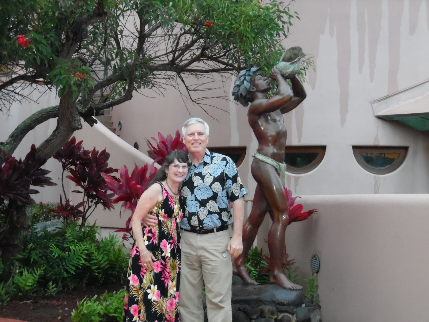 In front of the "Marilyn Monroe" house at the King Kamehameha Golf Club